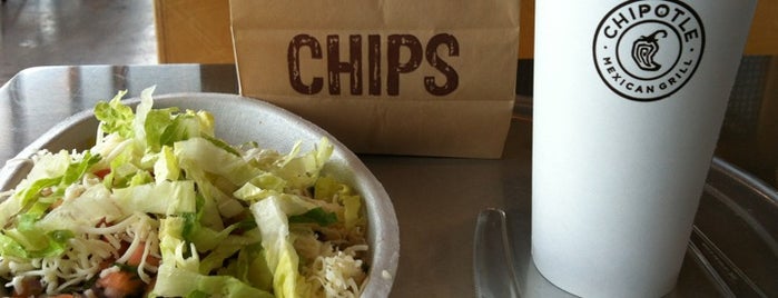 Chipotle Mexican Grill is one of Lugares favoritos de Emily.