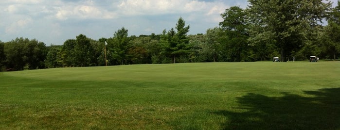 Town and Country Golf Course is one of Lieux qui ont plu à Marc.
