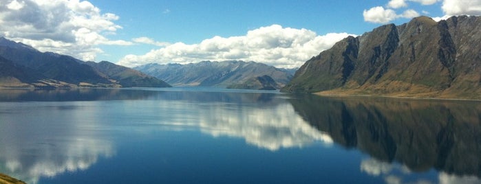 Lake Wanaka is one of Jas' favorite natural sites.