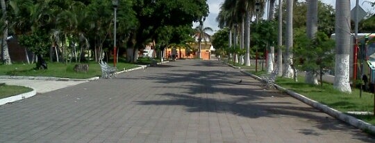 Parque Zaragoza is one of สถานที่ที่ Vane ถูกใจ.