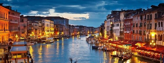 Venise is one of we kindly recommend to visit...