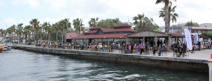 Yalıkavak İskele Cafe is one of สถานที่ที่บันทึกไว้ของ Çiçek.