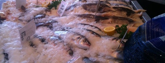 La Poissonnerie Fishmongers is one of Seafood.