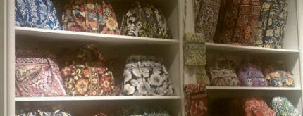 Vera Bradley is one of Leahさんのお気に入りスポット.