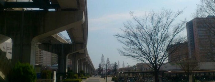 アイランドセンター駅 (R05) is one of 近畿の駅百選.