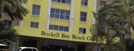 Brickell Bay Beach Club is one of Lieux qui ont plu à Raiza.