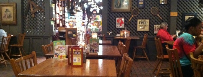 Cracker Barrel Old Country Store is one of Tempat yang Disukai Phoebe.