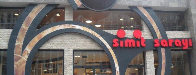 Simit Sarayı is one of Lieux qui ont plu à Yunus.