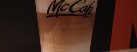 McCafé is one of สถานที่ที่ Angeles ถูกใจ.
