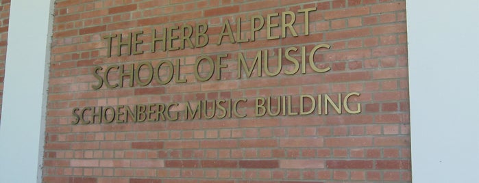 UCLA Schoenberg Music Building is one of Gespeicherte Orte von Yokumon.