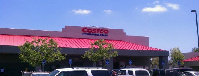 Costco is one of Tempat yang Disukai Misty.