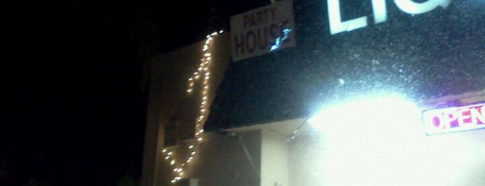 PartyHouse Liquor is one of สถานที่ที่ E ถูกใจ.