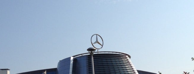 Mercedes-Benz Milano is one of Locais curtidos por Luca.