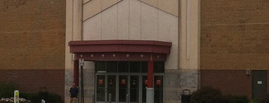Montgomery Mall is one of สถานที่ที่ Jessica ถูกใจ.