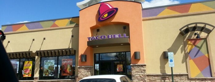 Taco Bell is one of Lugares favoritos de Harry.