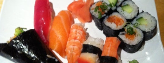 Sushi Club is one of Locais curtidos por Darwin.