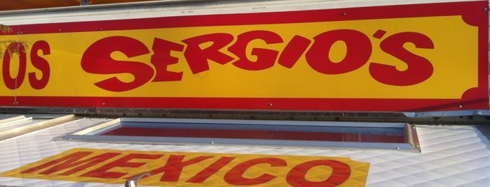 Sergio's Tacos is one of สถานที่ที่ Phillip ถูกใจ.