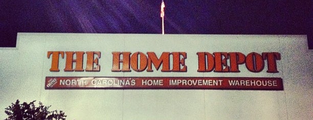 The Home Depot is one of Orte, die Dan gefallen.