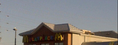 McDonald's is one of FoodloverYYZ'in Beğendiği Mekanlar.