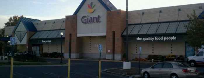 Giant Food is one of Lugares favoritos de tolu.