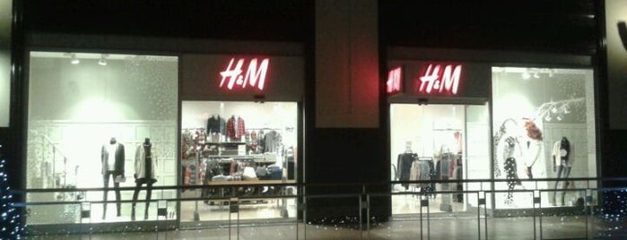 H&M is one of Ocio y Compras.