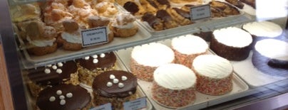 National Bakery and Deli is one of Posti che sono piaciuti a Duane.