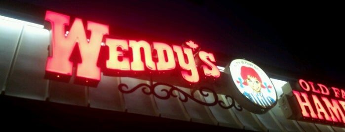 Wendy’s is one of Locais curtidos por Dennis.