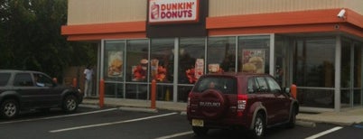 Dunkin' is one of Tempat yang Disukai Lily.