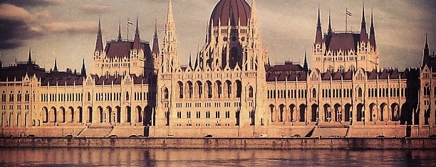 Parlamento di Budapest is one of Great Spots Around the World.