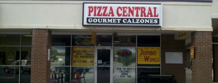 Pizza Central USA is one of สถานที่ที่ Macy ถูกใจ.