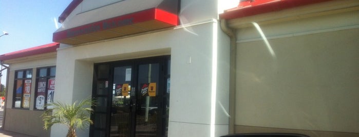 Pizza Hut is one of Lugares favoritos de Cheearra.