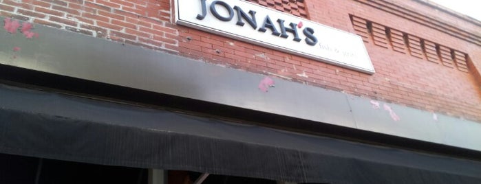 Jonah's Fish & Grits is one of Posti che sono piaciuti a Heath.