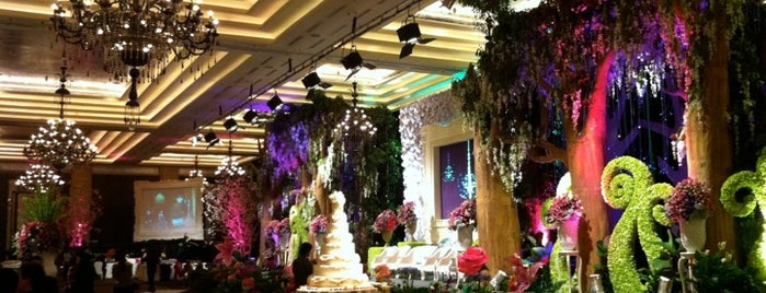 Kempinski Grand Ballroom is one of Locais curtidos por Lia.