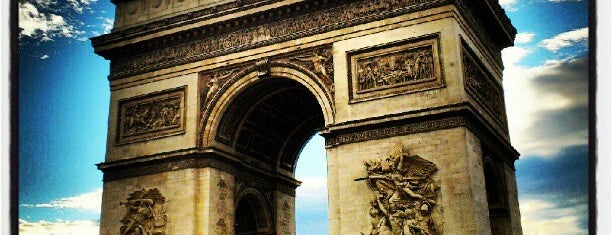 Arco de Triunfo is one of Paris "Before Sunset".