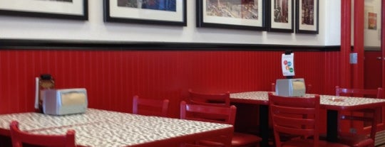 Firehouse Subs is one of Rさんのお気に入りスポット.