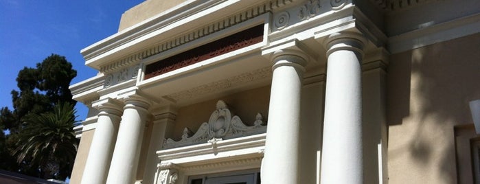Coronado Public Library is one of Lieux qui ont plu à Susan.