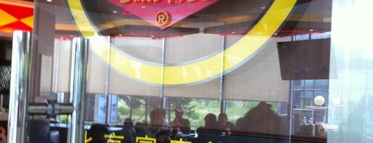 Fatburger is one of Food of the World: Eat in Beijing.