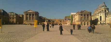 Schloss Versailles is one of Châteaux de France.