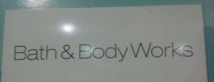 Bath & Body Works is one of Tempat yang Disukai Maribel.