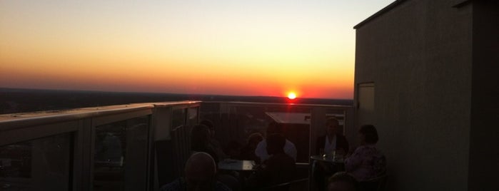 Rooftop Lounge is one of My #FamouslyHot Spots in Columbia SC | #VisitUS.