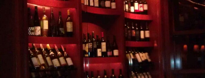 Fleming's Prime Steakhouse & Wine Bar is one of สถานที่ที่ Alex ถูกใจ.