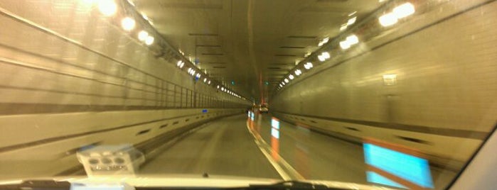 Queens-Midtown Tunnel is one of Tempat yang Disukai Jason.
