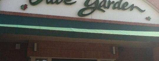 Olive Garden is one of สถานที่ที่ John ถูกใจ.