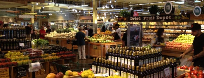 Whole Foods Market is one of Posti che sono piaciuti a Alexey.
