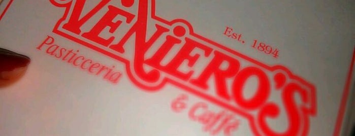 Veniero’s Pasticceria & Caffe is one of Поесть в NYC.