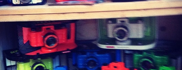 Lomography Pop-up Store is one of Favoritos.
