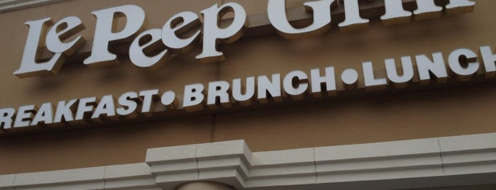 Le Peep's Grill is one of Tempat yang Disukai Justin.