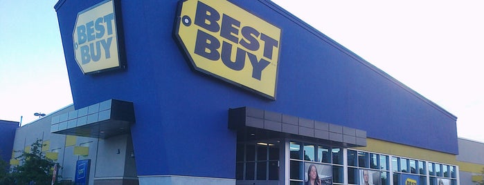 Best Buy is one of Melissaさんのお気に入りスポット.