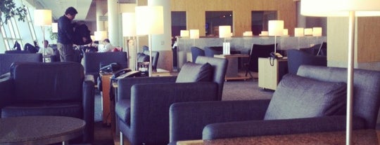 American Airlines Admirals Club is one of Locais curtidos por Joao.