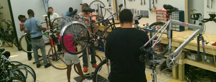 South Atlanta Bike Shop is one of สถานที่ที่บันทึกไว้ของ Mathilde.